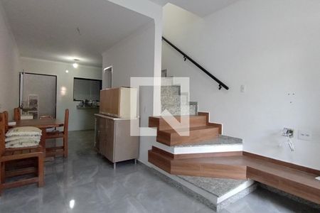 Sala de casa à venda com 2 quartos, 80m² em Jardim Eliane, São Paulo