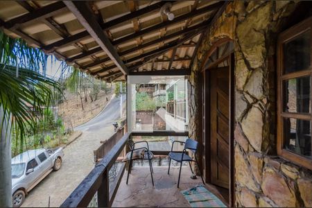 Casa à venda com 180m², 4 quartos e 2 vagas Casa à venda com 180m², 4 quartos e 2 vagasVaranda da Suíte