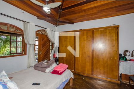 Casa à venda com 180m², 4 quartos e 2 vagas Casa à venda com 180m², 4 quartos e 2 vagasSuíte