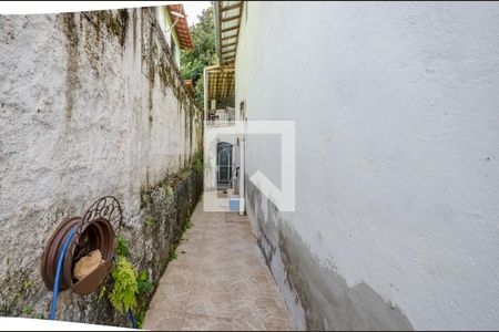 Casa à venda com 180m², 4 quartos e 2 vagas Casa à venda com 180m², 4 quartos e 2 vagasEntrada