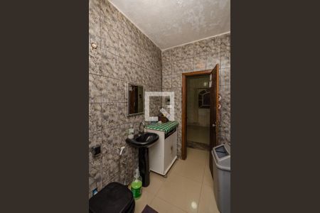 Casa à venda com 180m², 4 quartos e 2 vagas Casa à venda com 180m², 4 quartos e 2 vagasBanheiro Social