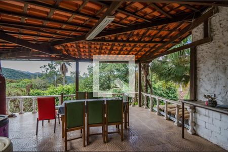 Casa à venda com 180m², 4 quartos e 2 vagas Casa à venda com 180m², 4 quartos e 2 vagasVaranda da Sala 4