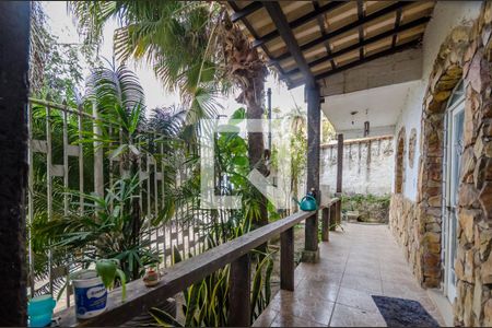 Casa à venda com 180m², 4 quartos e 2 vagas Casa à venda com 180m², 4 quartos e 2 vagasEntrada