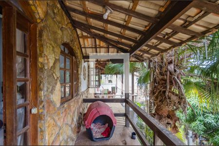 Casa à venda com 180m², 4 quartos e 2 vagas Casa à venda com 180m², 4 quartos e 2 vagasVaranda da Suíte