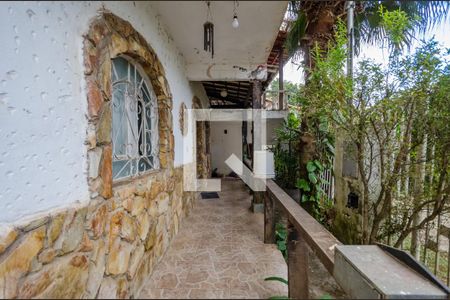 Casa à venda com 180m², 4 quartos e 2 vagas Casa à venda com 180m², 4 quartos e 2 vagasEntrada