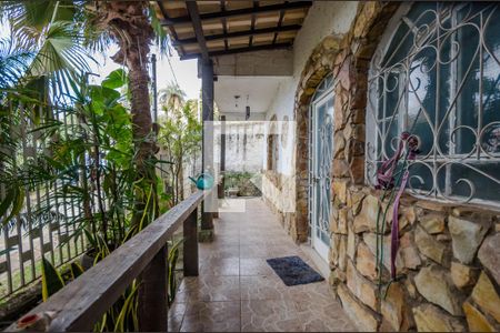 Casa à venda com 180m², 4 quartos e 2 vagas Casa à venda com 180m², 4 quartos e 2 vagasEntrada