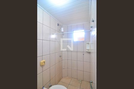 Banheiro social de kitnet/studio para alugar com 1 quarto, 40m² em São José, Canoas