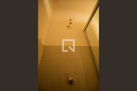Banheiro de kitnet/studio à venda com 1 quarto, 28m² em Menino Deus, Porto Alegre