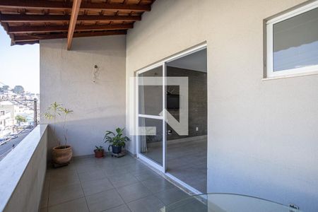 Sacada de casa à venda com 5 quartos, 210m² em Santa Maria, Osasco