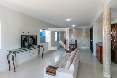 Sala de casa à venda com 4 quartos, 450m² em Cabral, Contagem