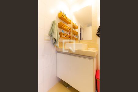 Banheiro de apartamento para alugar com 3 quartos, 74m² em Vila Ipojuca, São Paulo
