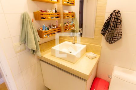Banheiro de apartamento para alugar com 3 quartos, 74m² em Vila Ipojuca, São Paulo