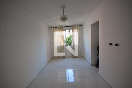 Sala de apartamento para alugar com 2 quartos, 55m² em Jardim Sulacap, Rio de Janeiro