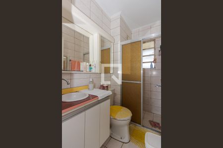 Banheiro de apartamento à venda com 1 quarto, 39m² em Jardim Itu, Porto Alegre