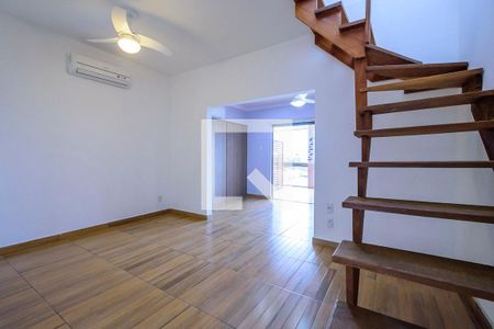 Sala 1 de casa para alugar com 2 quartos, 130m² em Tristeza, Porto Alegre