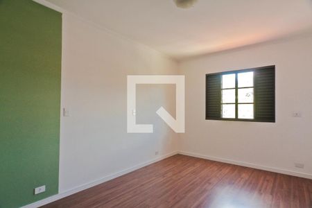 Suíte de casa à venda com 3 quartos, 220m² em Parque Maria Domitila, São Paulo