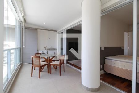 Varanda  de apartamento para alugar com 1 quarto, 68m² em Vila Nova Conceição, São Paulo