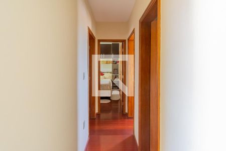 Corredor de apartamento à venda com 3 quartos, 65m² em Vila Anhangüera, Campinas