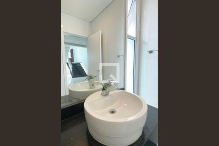 lavabo de casa de condomínio à venda com 4 quartos, 536m² em Tamboré, Barueri