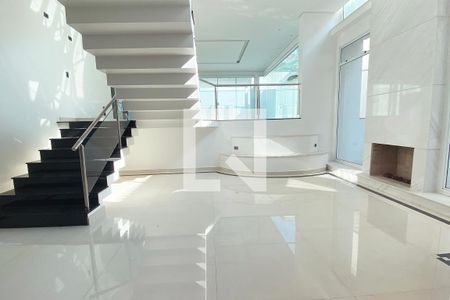 Casa de condomínio à venda com 536m², 4 quartos e 5 vagasSala de Estar