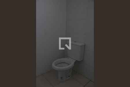 Banheiro de apartamento para alugar com 2 quartos, 45m² em Piratini, Alvorada