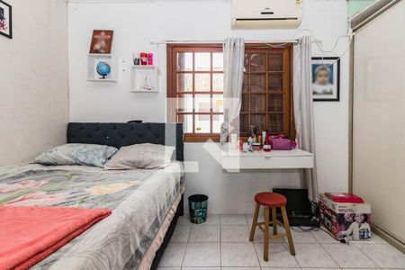 Dormitório de casa à venda com 2 quartos, 75m² em Campo Novo, Porto Alegre