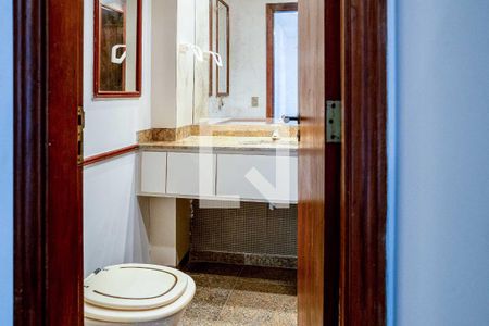 Lavabo de apartamento para alugar com 4 quartos, 250m² em Jardim Astúrias, Guarujá