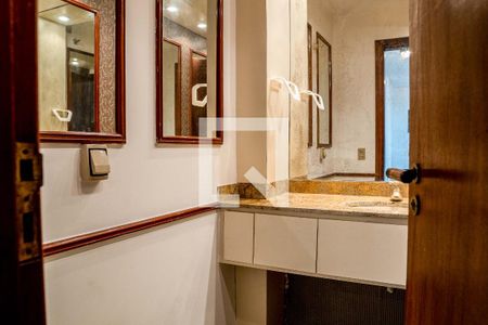 Lavabo de apartamento para alugar com 4 quartos, 250m² em Jardim Astúrias, Guarujá