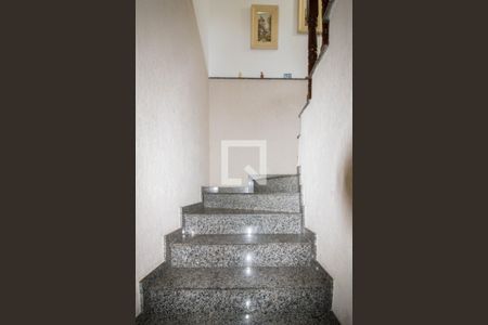 Escada de casa à venda com 3 quartos, 200m² em Jardim Vila Galvão, Guarulhos