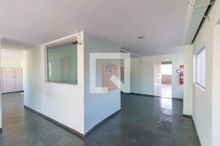 Hall de Entrada de apartamento à venda com 2 quartos, 60m² em Vila Londrina, São Paulo