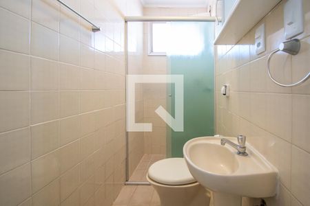 Banheiro de apartamento à venda com 1 quarto, 46m² em Centro, Campinas