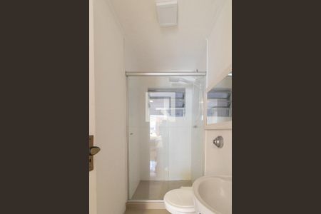 Banheiro de kitnet/studio para alugar com 1 quarto, 31m² em Partenon, Porto Alegre