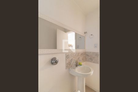 Banheiro de kitnet/studio para alugar com 1 quarto, 31m² em Partenon, Porto Alegre