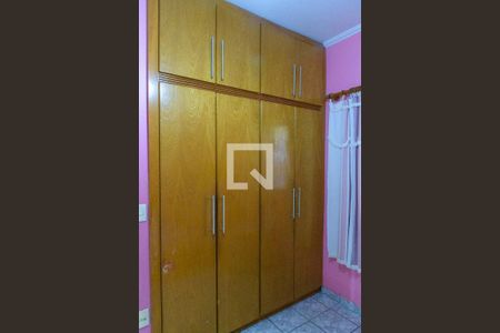 Casa à venda com 180m², 3 quartos e 2 vagas Casa à venda com 180m², 3 quartos e 2 vagasQuarto 1