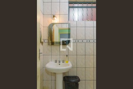 Casa à venda com 180m², 3 quartos e 2 vagas Casa à venda com 180m², 3 quartos e 2 vagasBanheiro