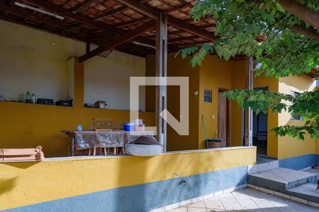 Casa à venda com 180m², 3 quartos e 2 vagas Casa à venda com 180m², 3 quartos e 2 vagasCasa dos Fundos