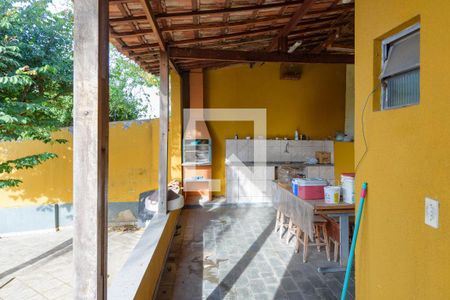 Casa à venda com 180m², 3 quartos e 2 vagas Casa à venda com 180m², 3 quartos e 2 vagasCasa dos Fundos