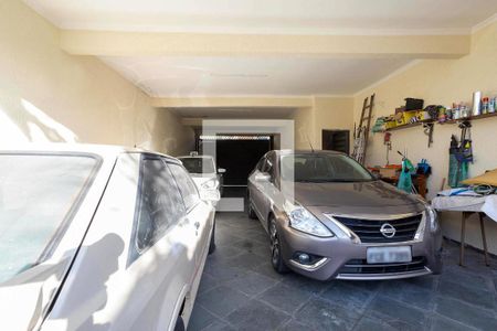 Casa para alugar com 250m², 1 quarto e 8 vagas Casa para alugar com 250m², 1 quarto e 8 vagasGaragem