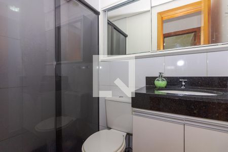 Banheiro de apartamento à venda com 2 quartos, 53m² em Jardim Itu Sabará, Porto Alegre