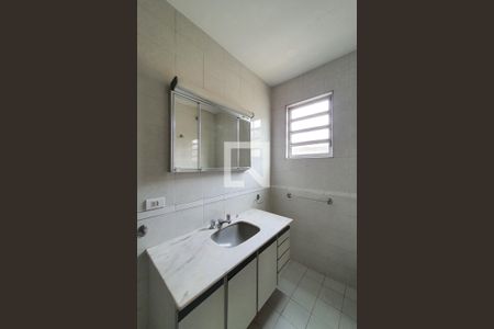 Banheiro de casa para alugar com 2 quartos, 109m² em Vila Monumento, São Paulo