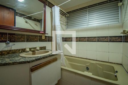 Banheiro de apartamento à venda com 1 quarto, 43m² em Centro, Campinas