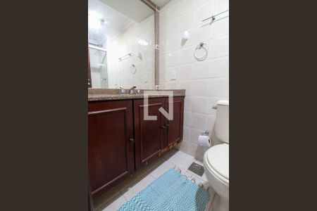 Apartamento à venda com 210m², 3 quartos e 2 vagas Apartamento à venda com 210m², 3 quartos e 2 vagasBanheiro da Suíte 2