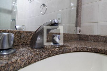 Apartamento à venda com 210m², 3 quartos e 2 vagas Apartamento à venda com 210m², 3 quartos e 2 vagasBanheiro da Suíte 2