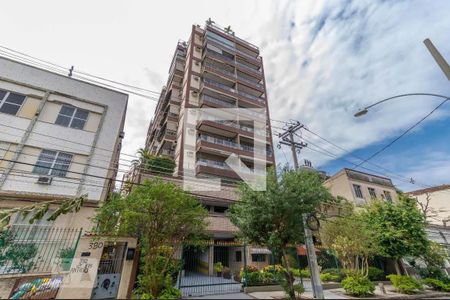 Apartamento à venda com 210m², 3 quartos e 2 vagas Apartamento à venda com 210m², 3 quartos e 2 vagasFachada