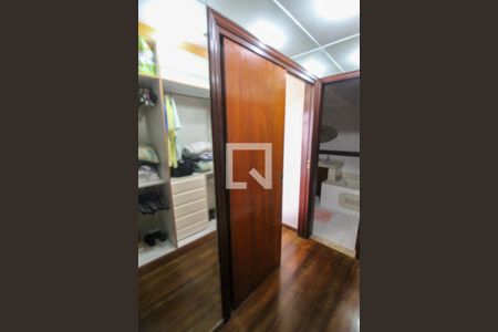 Apartamento à venda com 210m², 3 quartos e 2 vagas Apartamento à venda com 210m², 3 quartos e 2 vagasCloset da Suíte 1