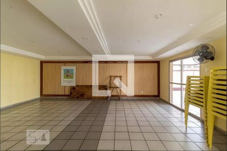 Apartamento à venda com 210m², 3 quartos e 2 vagas Apartamento à venda com 210m², 3 quartos e 2 vagasÁrea comum - Salão de festas