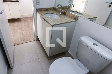 Banheiro de kitnet/studio para alugar com 1 quarto, 26m² em Centro, São Paulo