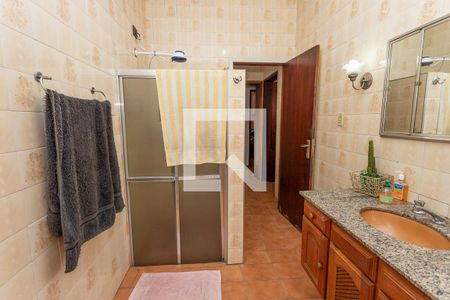 Banheiro de casa à venda com 5 quartos, 480m² em Piraporinha, Diadema