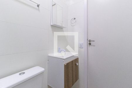 Banheiro de casa para alugar com 1 quarto, 55m² em Jardim das Flores, Osasco