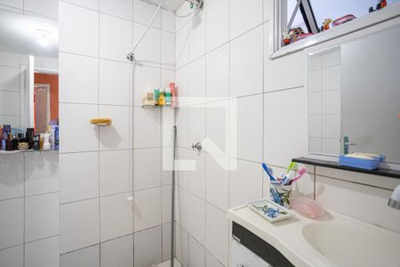 Banheiro de apartamento à venda com 2 quartos, 52m² em Jardim Veloso , Osasco